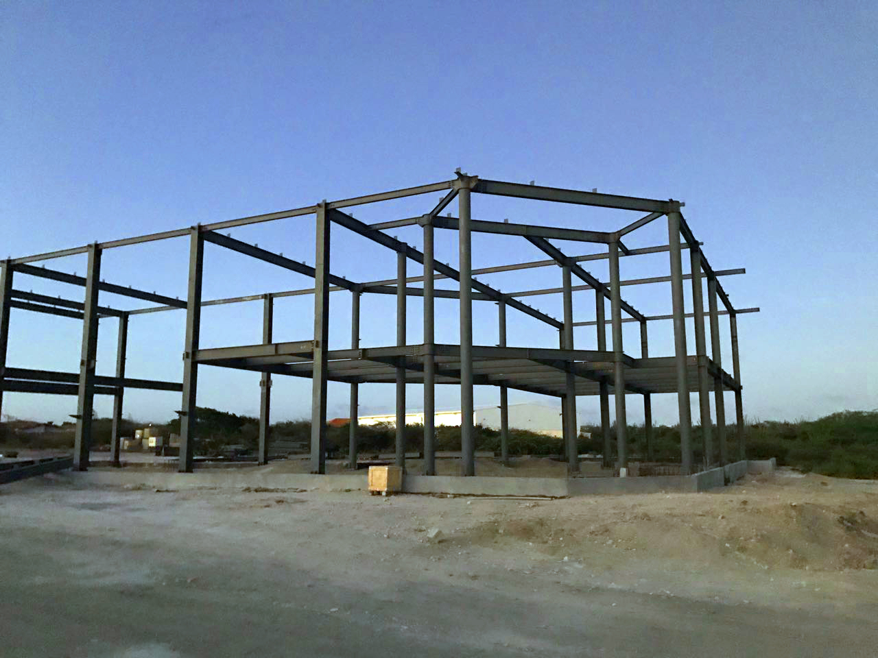 الهيكل الصلب