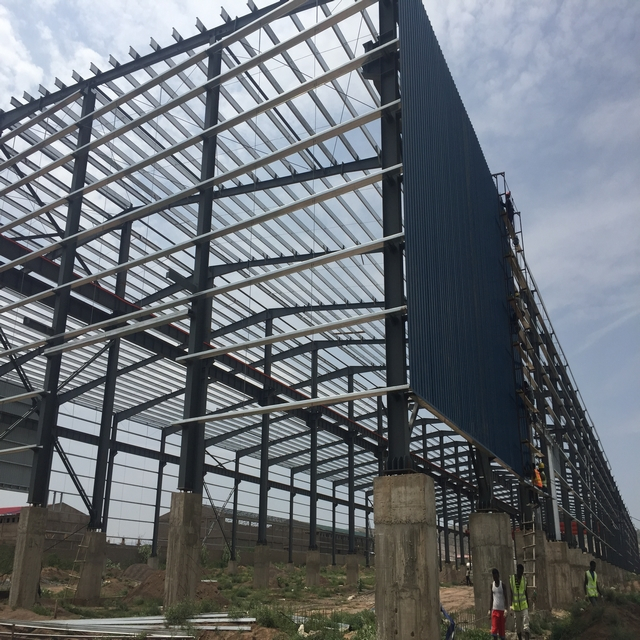 طبقة واحدة من طبقة البناء الحديثة مسبقًا مواد البناء المهندسة